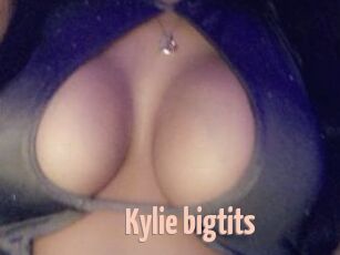 Kylie_bigtits