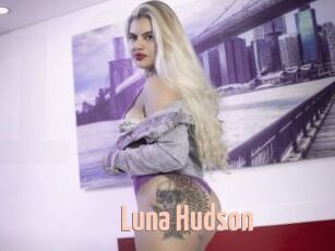 Luna_Hudson