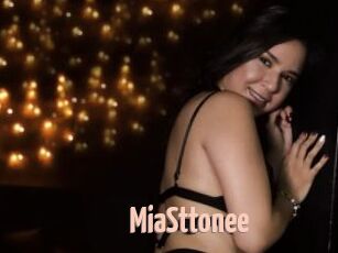 MiaSttonee