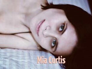 Mia_Curtis